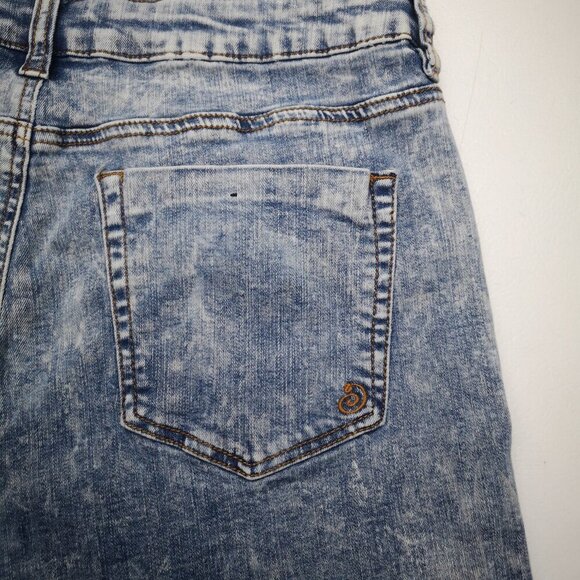 Indigo Rein Ladies Size 15 (Waist 31) Acid Washed Jean Shorts - Picture 8 of 13